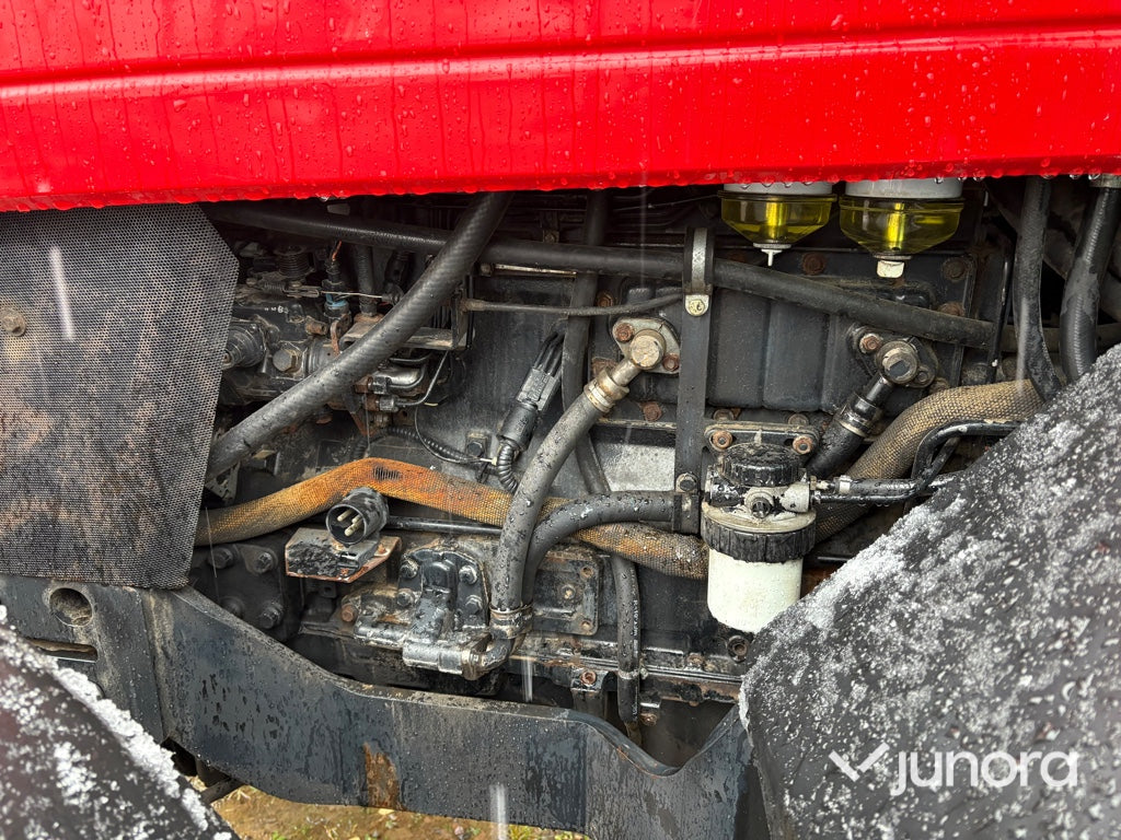 Traktor Massey Ferguson 8220-4