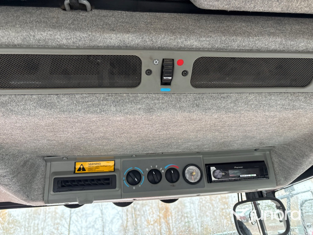 Traktor Massey Ferguson 8220-4