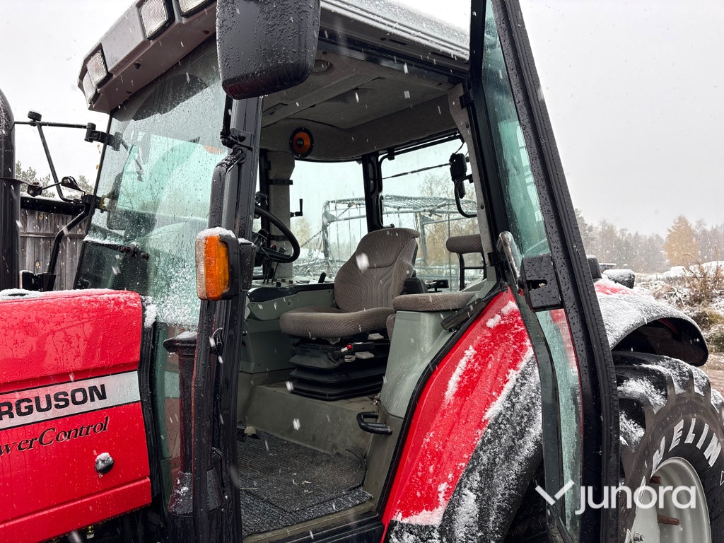 Traktor Massey Ferguson 8220-4