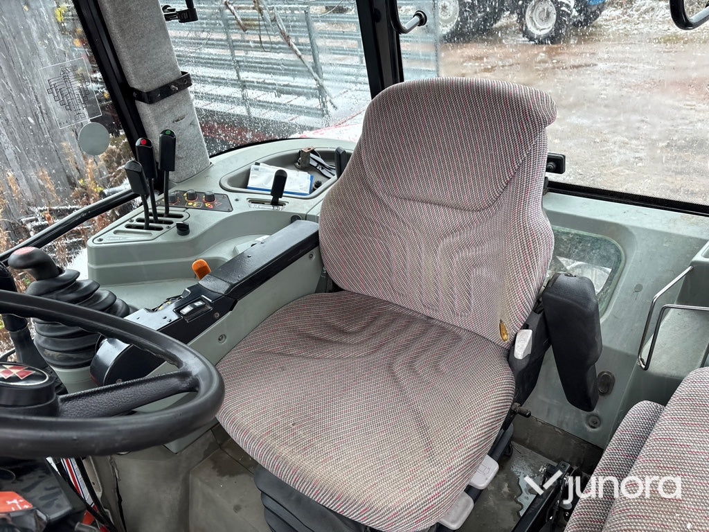 Traktor Massey Ferguson 8220-4