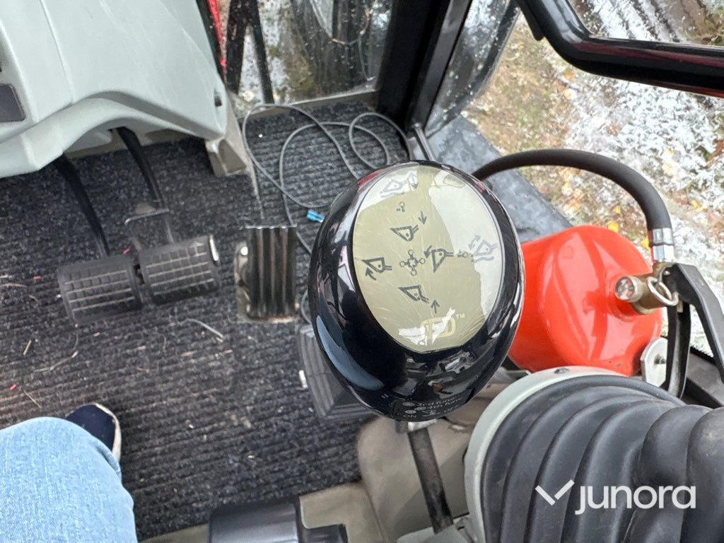 Traktor Massey Ferguson 8220-4