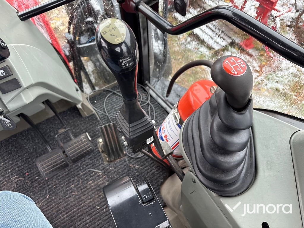Traktor Massey Ferguson 8220-4