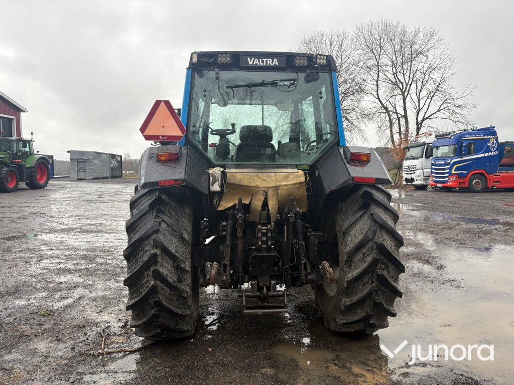 Traktor - Valtra 6550-4 med frontlastare
