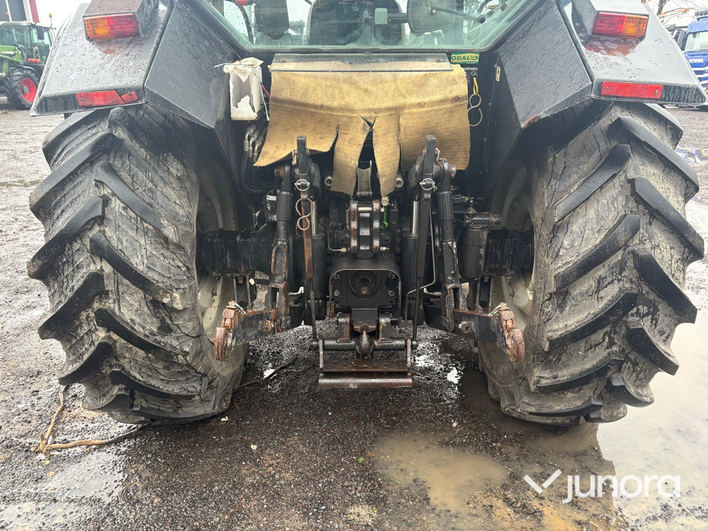 Traktor - Valtra 6550-4 med frontlastare