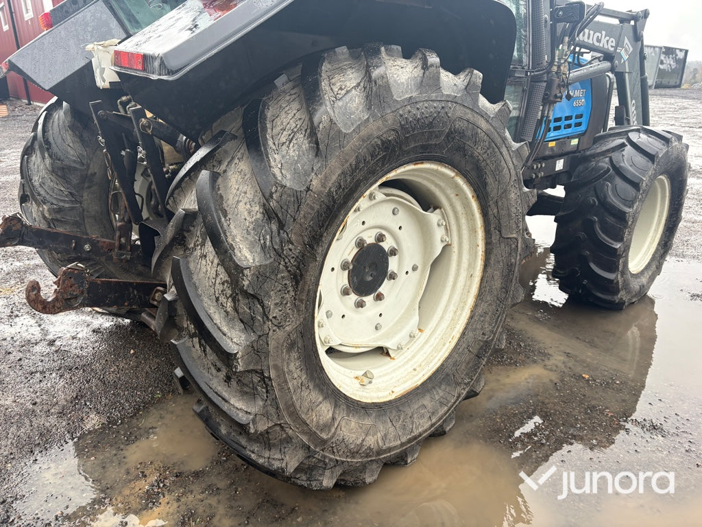 Traktor - Valtra 6550-4 med frontlastare