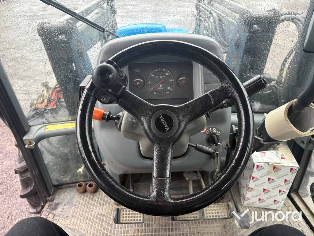 Traktor - Valtra 6550-4 med frontlastare