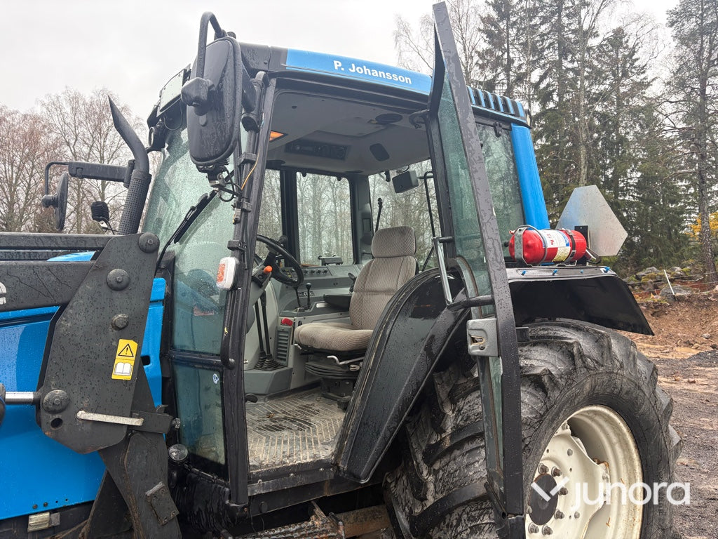 Traktor - Valtra 6550-4 med frontlastare
