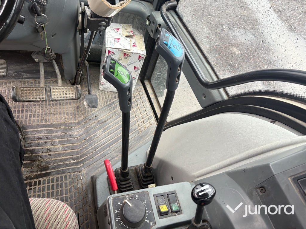 Traktor - Valtra 6550-4 med frontlastare