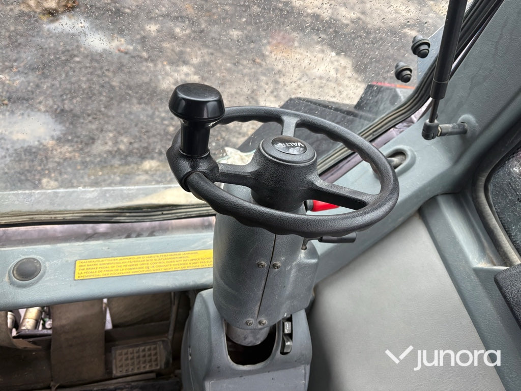 Traktor - Valtra 6550-4 med frontlastare