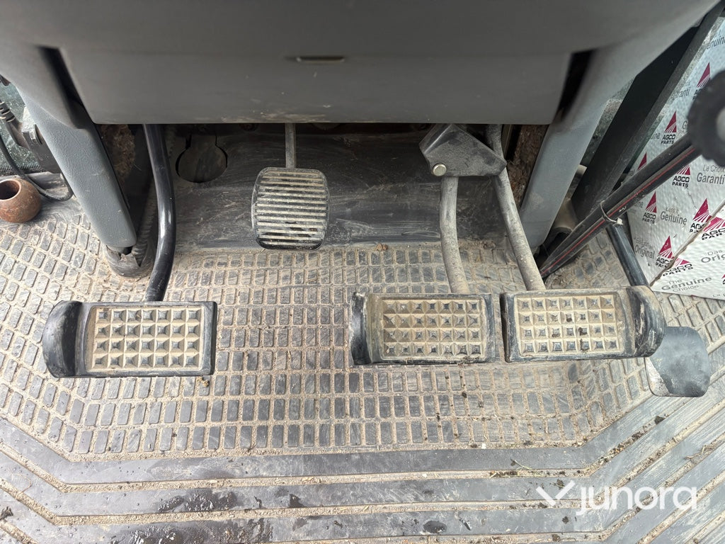 Traktor - Valtra 6550-4 med frontlastare