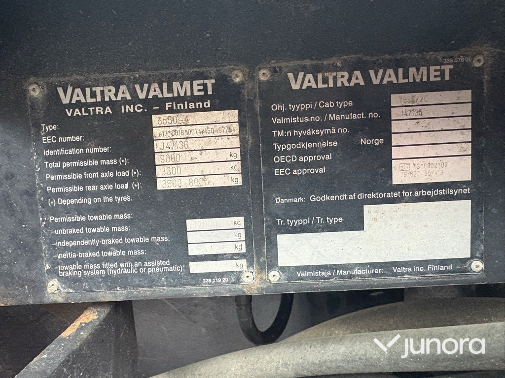 Traktor - Valtra 6550-4 med frontlastare