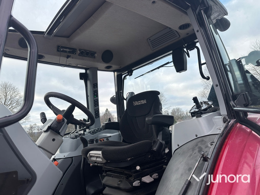 Traktor med lastare - Valtra A134 Hitech