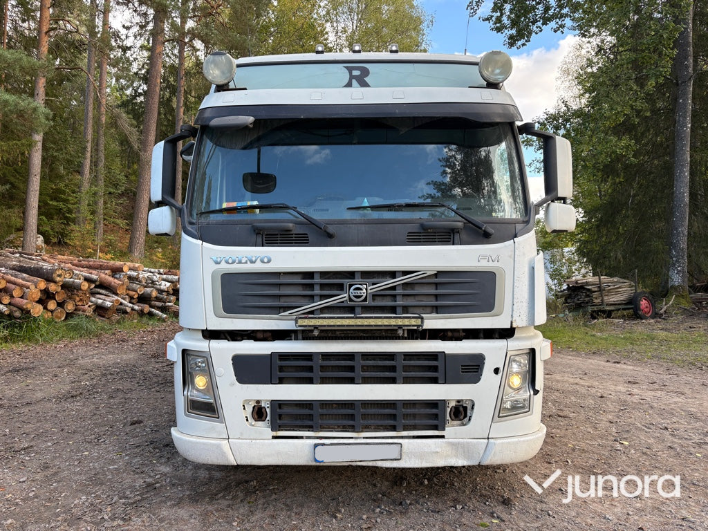 Lastbil Volvo FM-480 6*2 med lyftkran