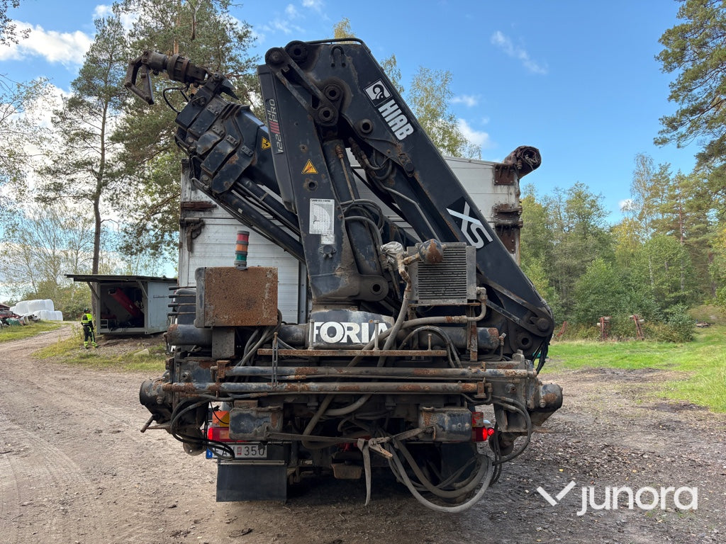 Lastbil Volvo FM-480 6*2 med lyftkran