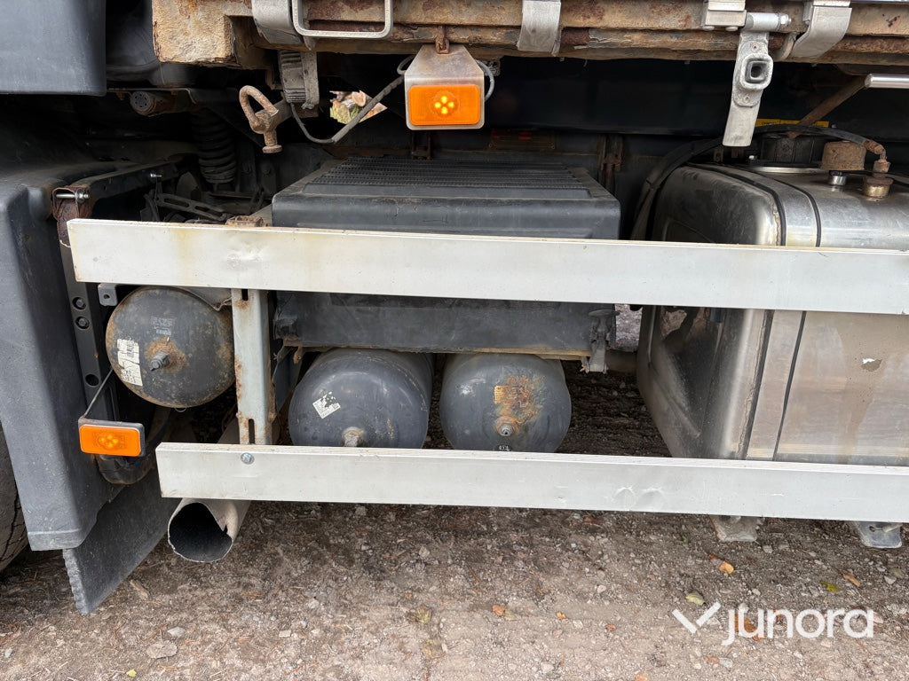 Lastbil Volvo FM-480 6*2 med lyftkran