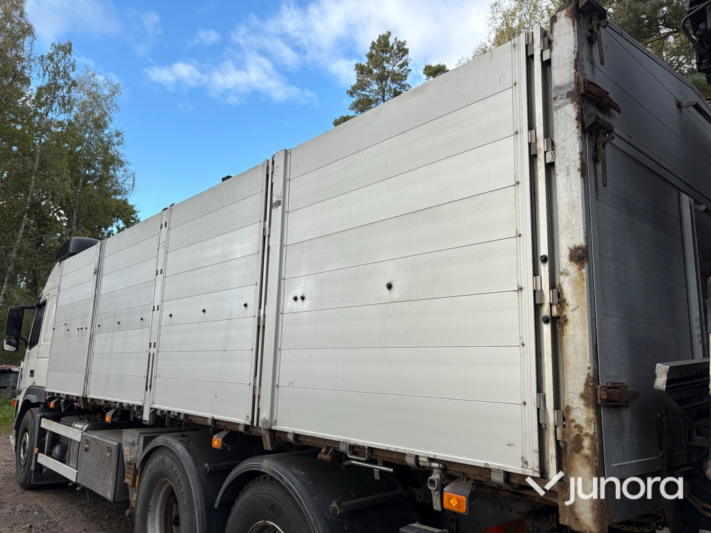 Lastbil Volvo FM-480 6*2 med lyftkran