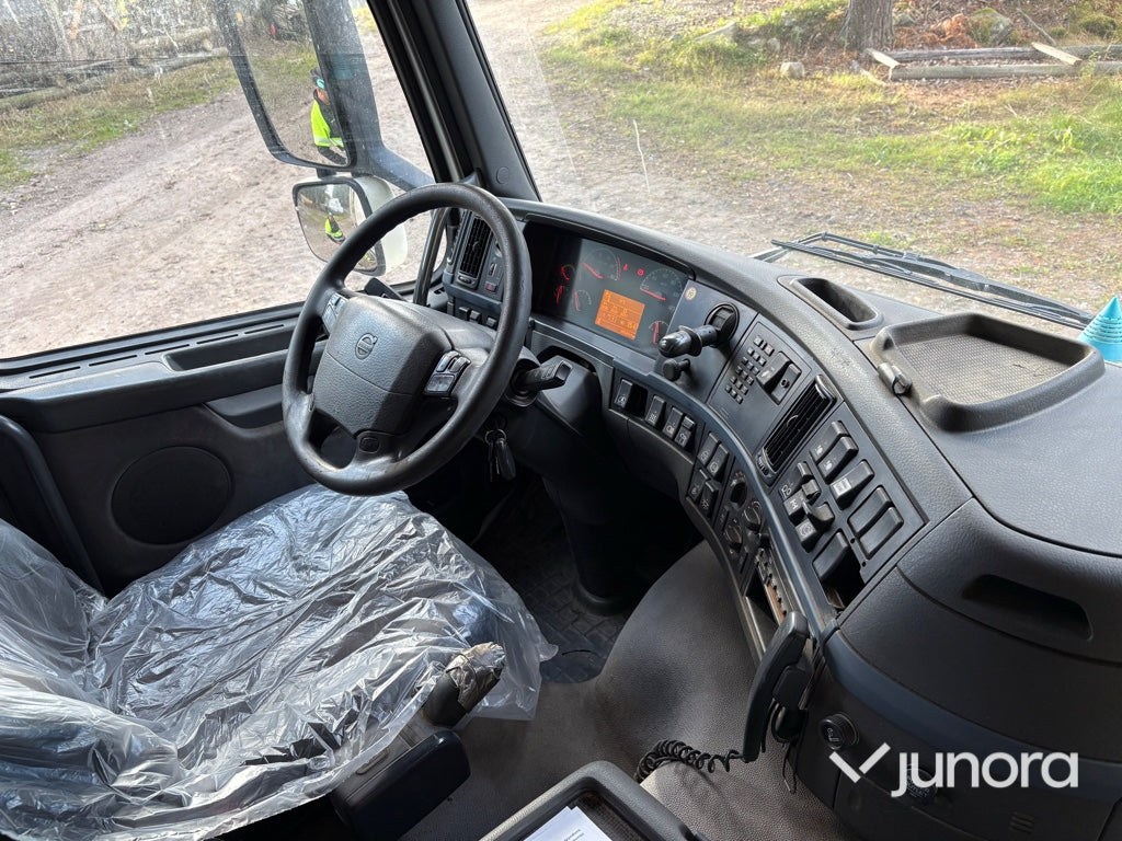Lastbil Volvo FM-480 6*2 med lyftkran