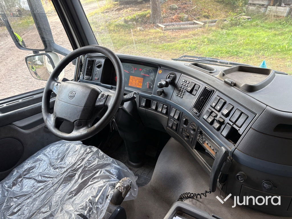Lastbil Volvo FM-480 6*2 med lyftkran