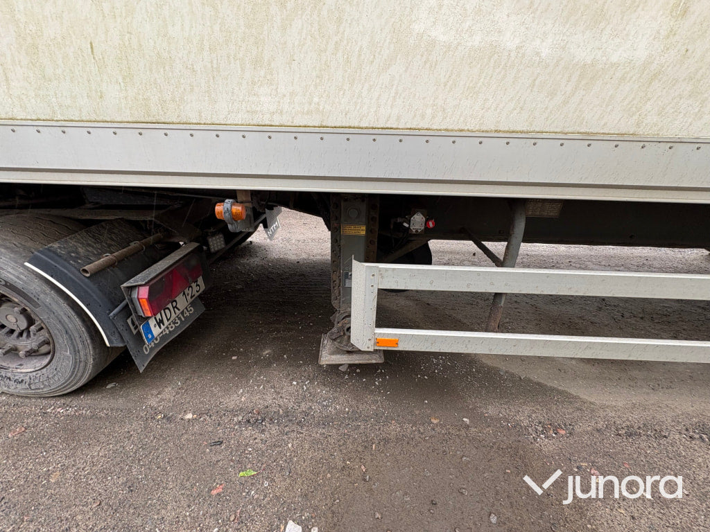 Lastbil Scania R450 med kyl