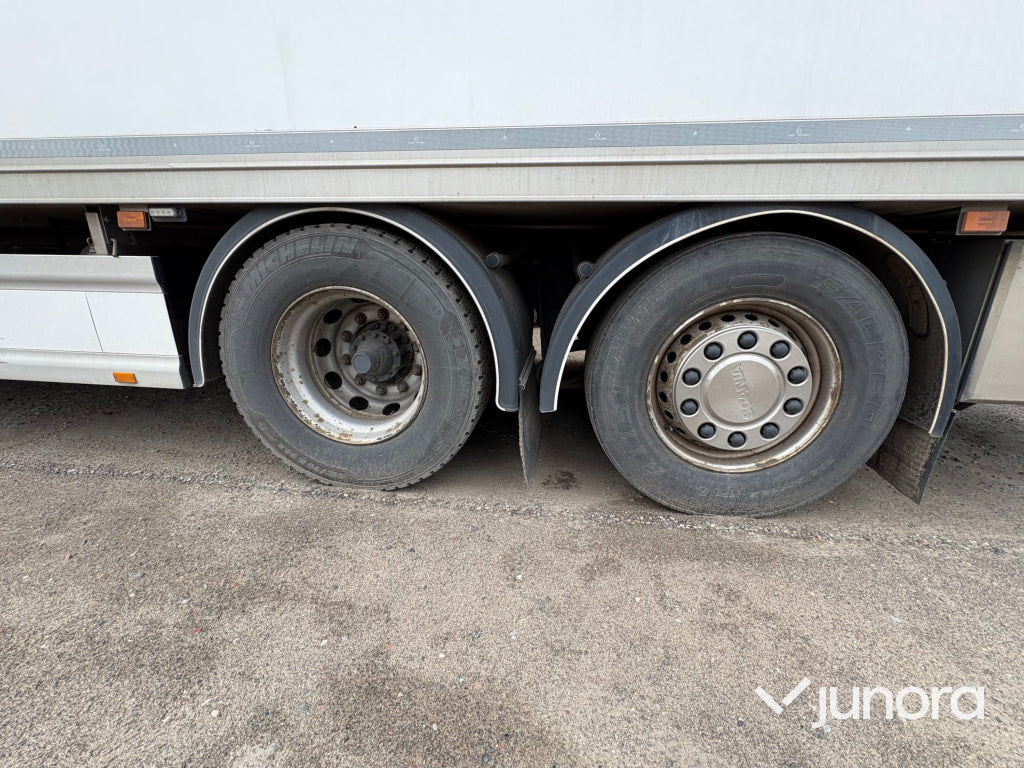 Lastbil Scania R450 med kyl