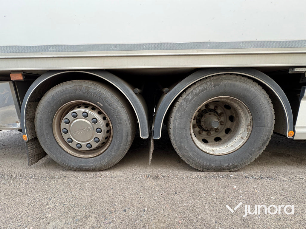 Lastbil Scania R450 med kyl