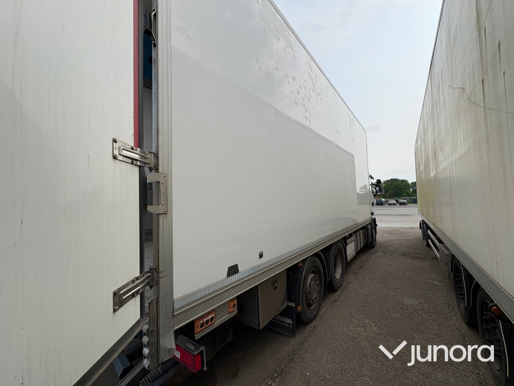 Lastbil Scania R450 med kyl