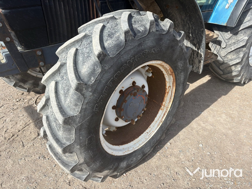 Traktor Ford 7740 med lastare