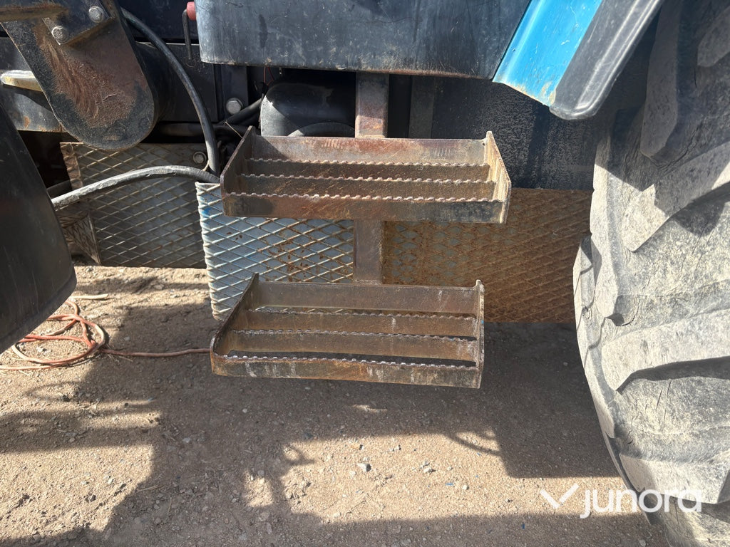 Traktor Ford 7740 med lastare