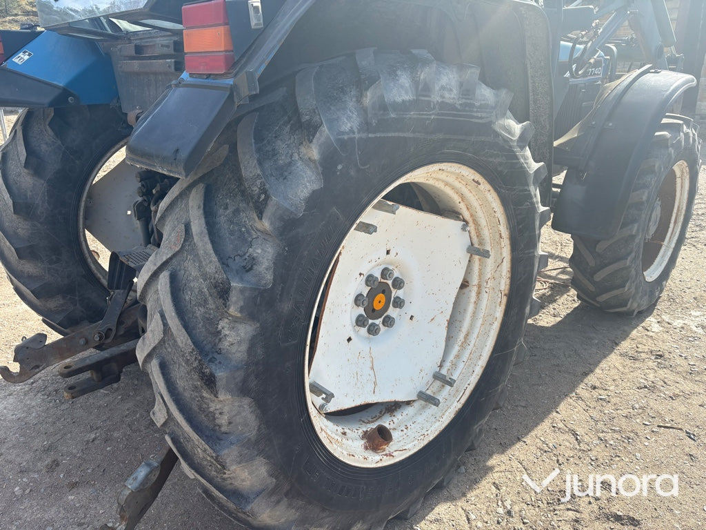 Traktor Ford 7740 med lastare