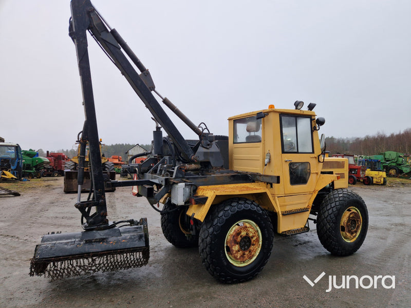 Traktor - MB-Track, med buskröjare