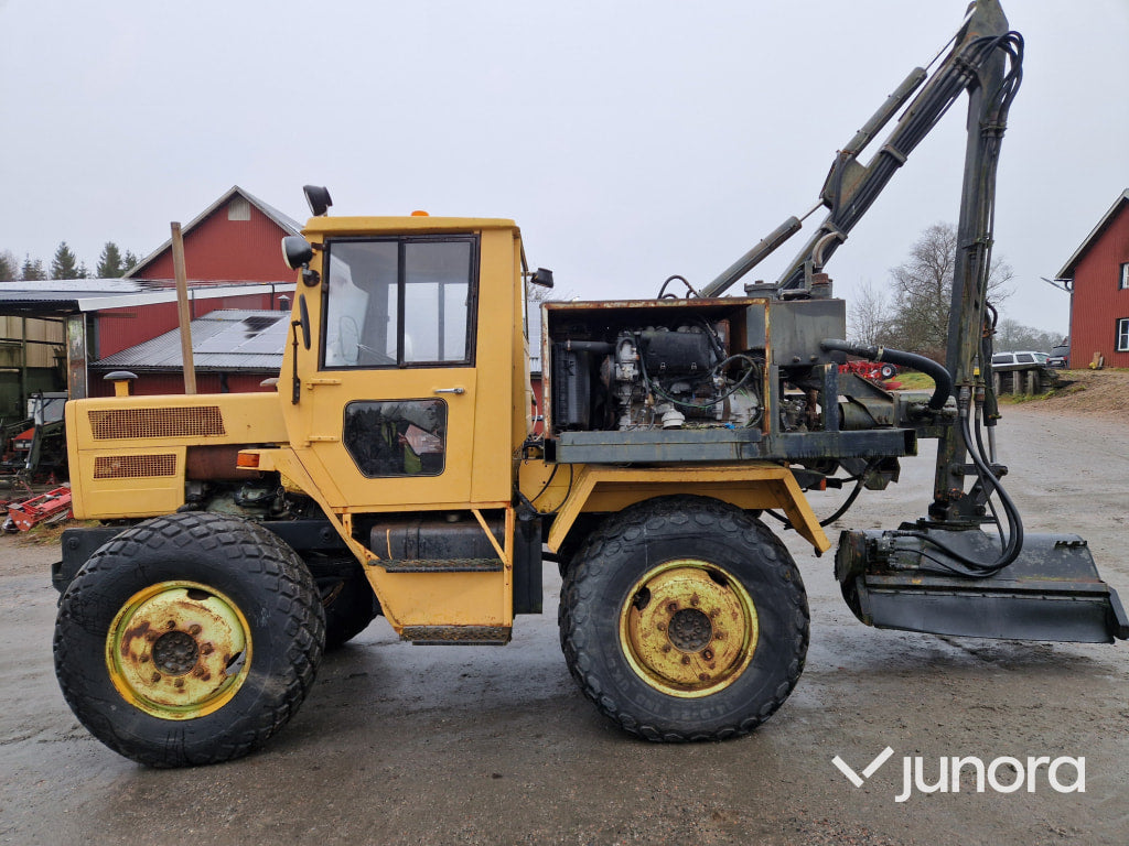 Traktor - MB-Track, med buskröjare