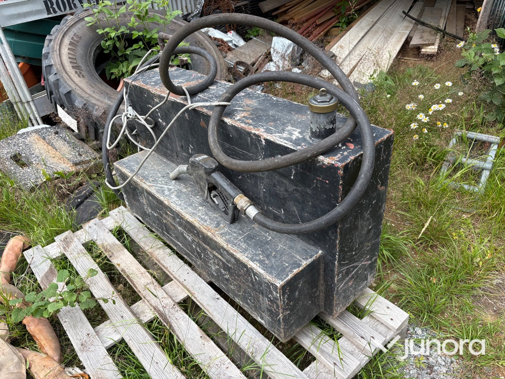 Dieseltank med 12 V överföringspump och automatpistol