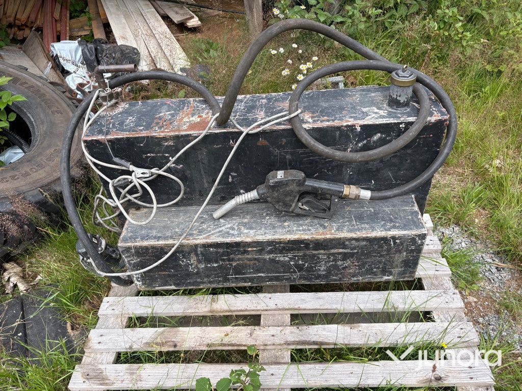 Dieseltank med 12 V överföringspump och automatpistol
