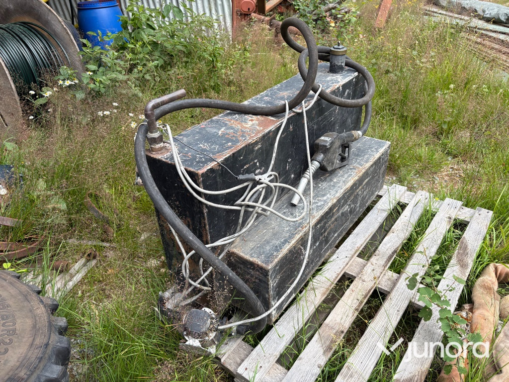 Dieseltank med 12 V överföringspump och automatpistol