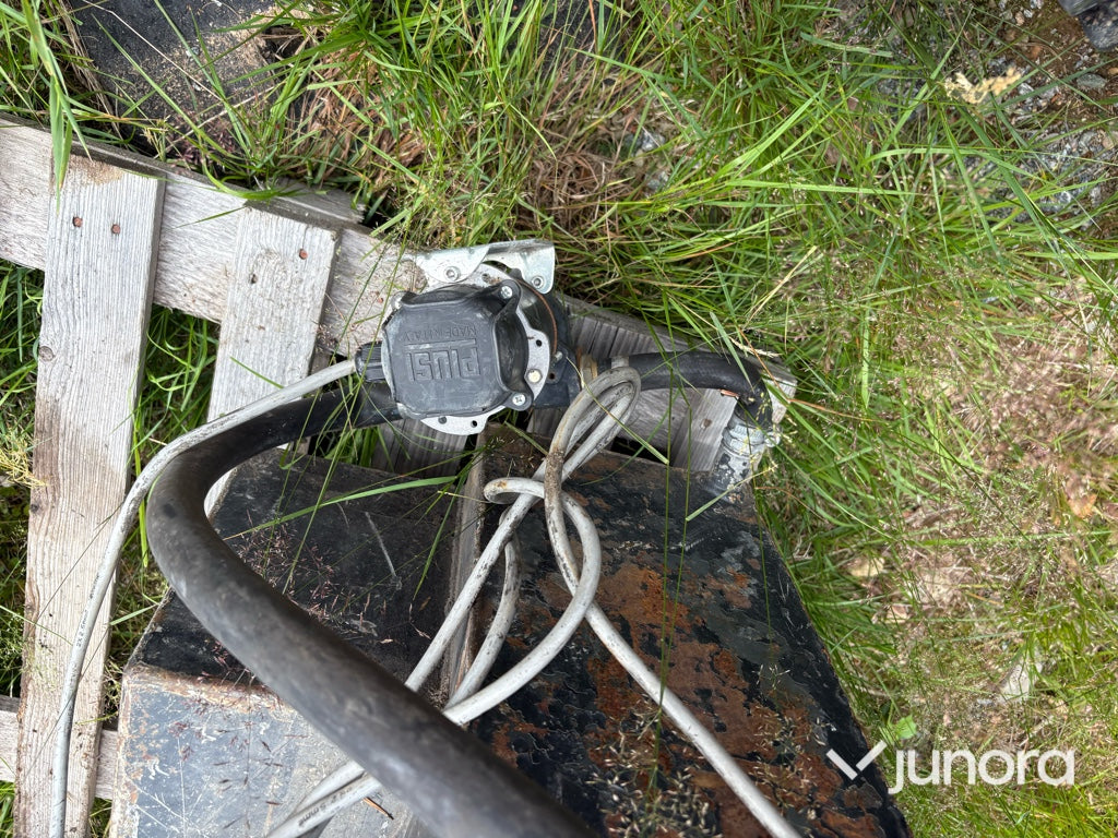 Dieseltank med 12 V överföringspump och automatpistol