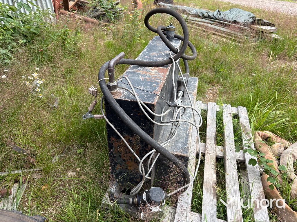 Dieseltank med 12 V överföringspump och automatpistol