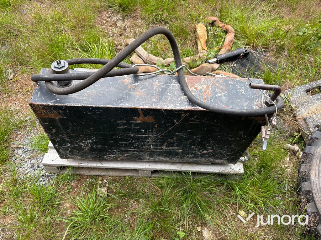 Dieseltank med 12 V överföringspump och automatpistol