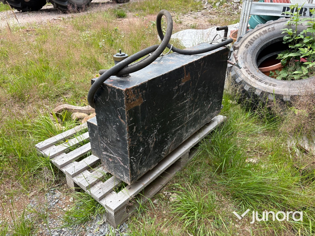 Dieseltank med 12 V överföringspump och automatpistol