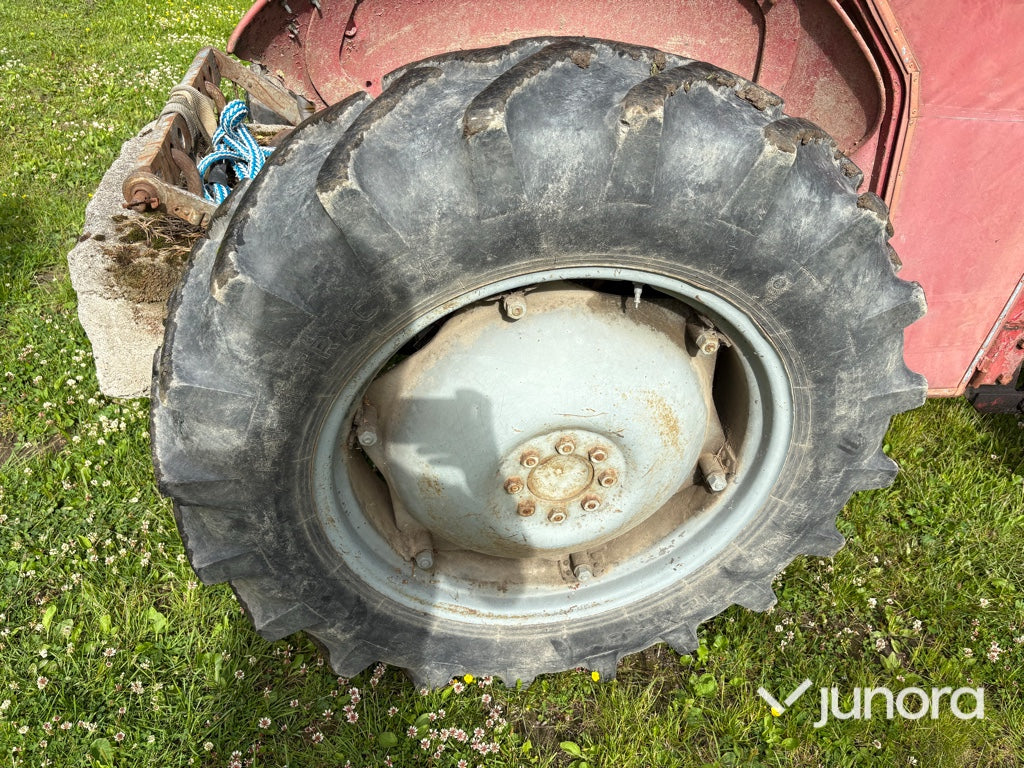 Traktor med lastare - Massey Ferguson, 35 Spec