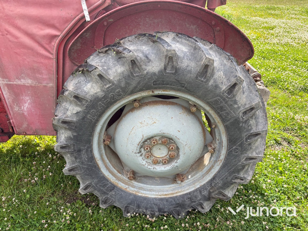 Traktor med lastare - Massey Ferguson, 35 Spec