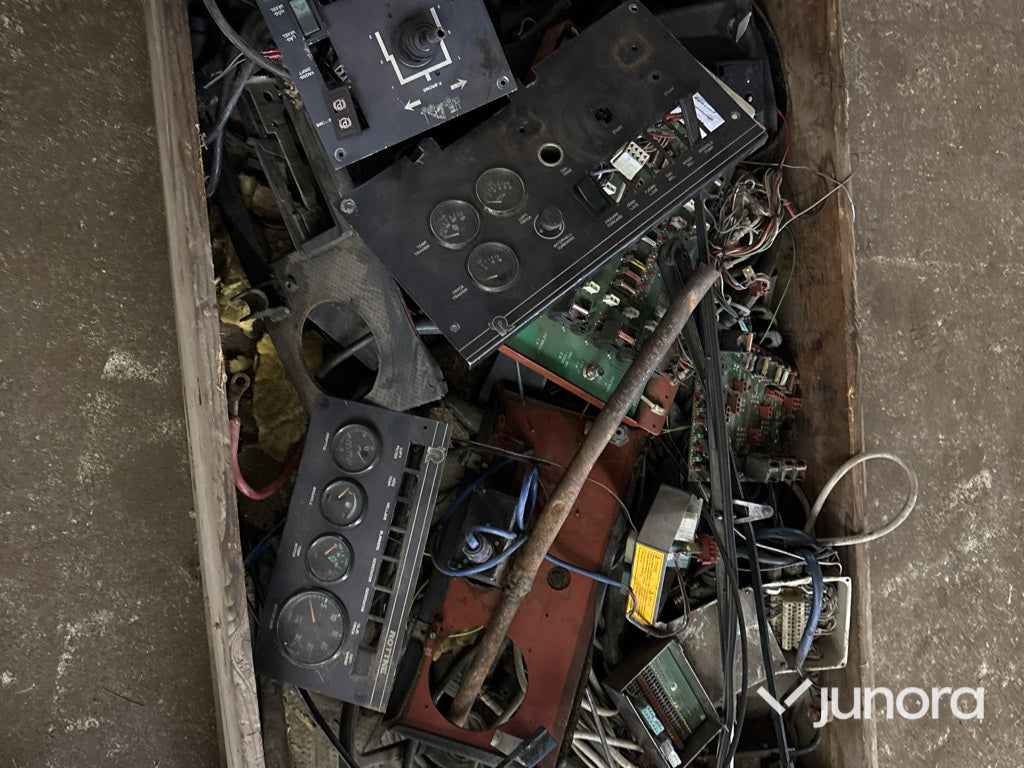 Diverse inredning och elektronik till Rottne skotare