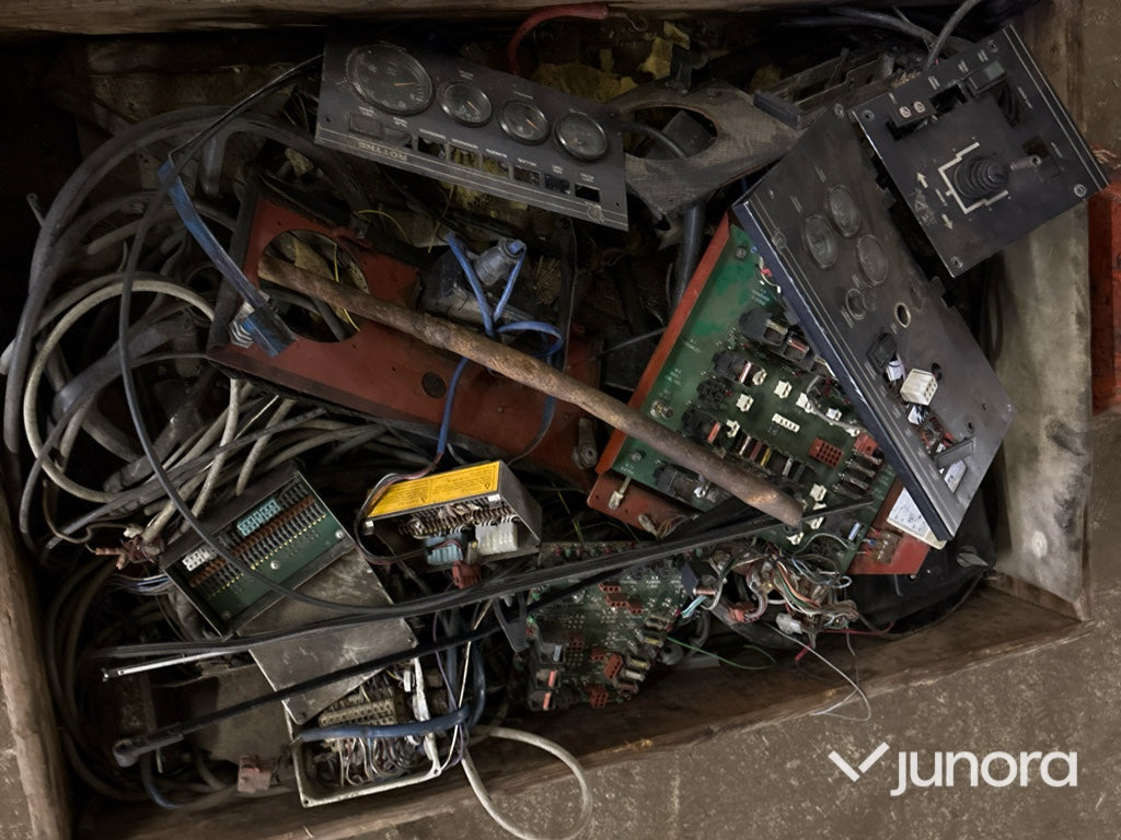 Diverse inredning och elektronik till Rottne skotare