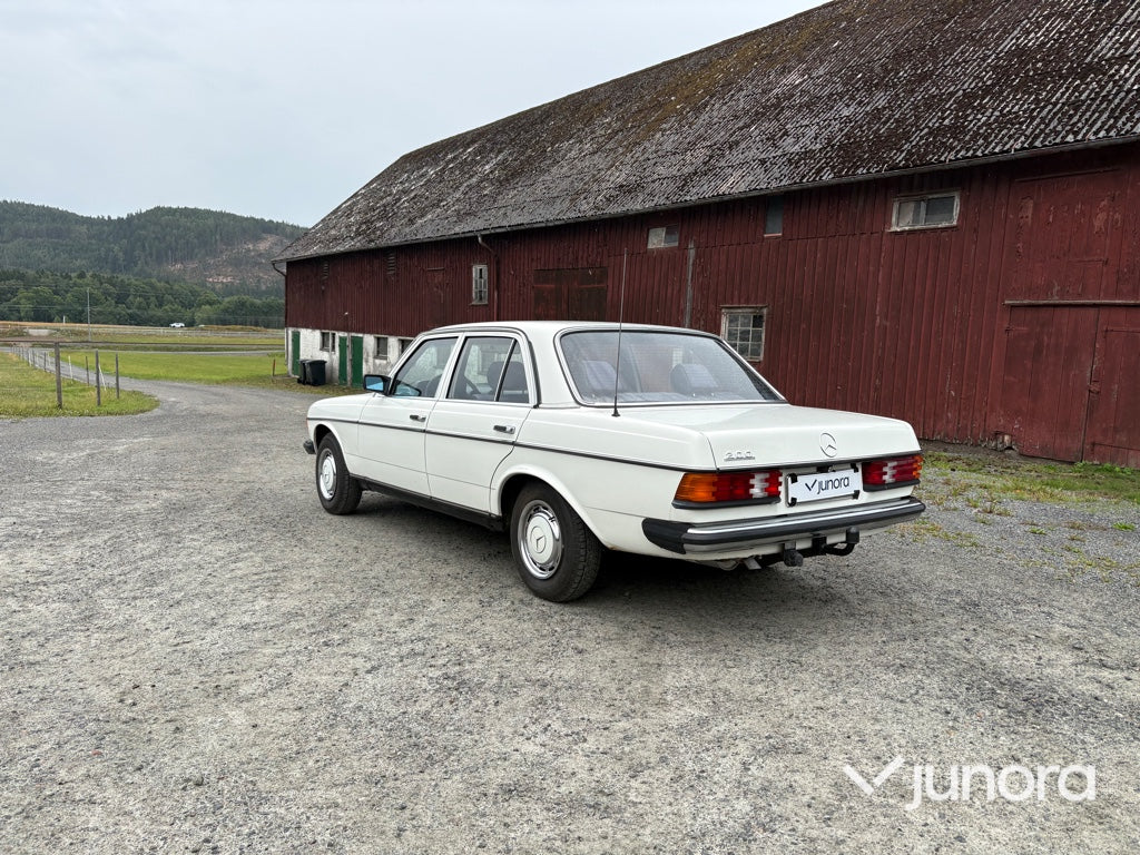 Veteranbil Mercedes-Benz 123/200