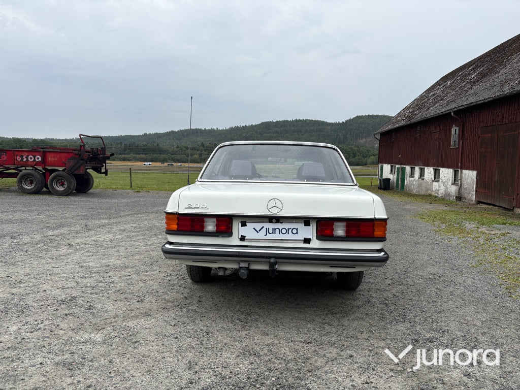 Veteranbil Mercedes-Benz 123/200