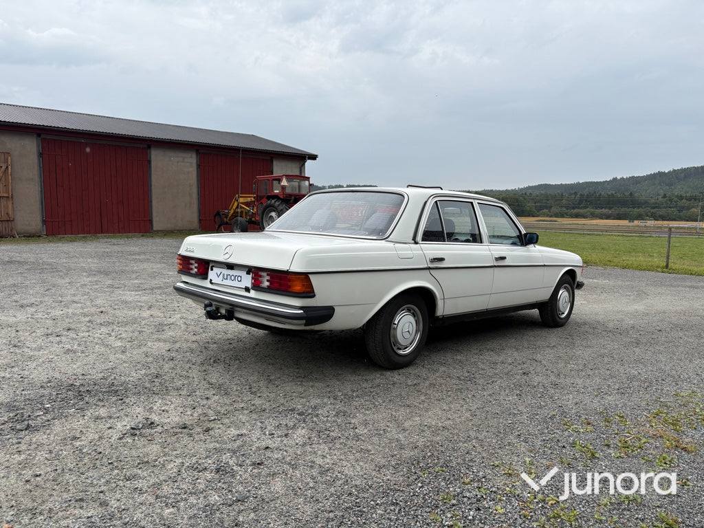 Veteranbil Mercedes-Benz 123/200