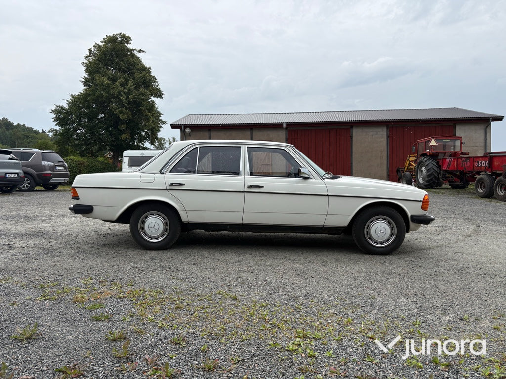 Veteranbil Mercedes-Benz 123/200