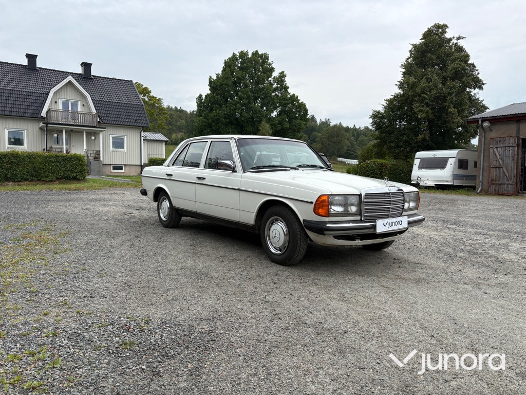 Veteranbil Mercedes-Benz 123/200