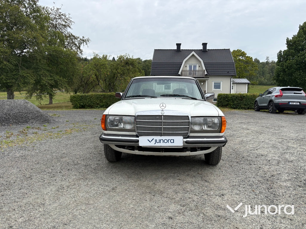 Veteranbil Mercedes-Benz 123/200