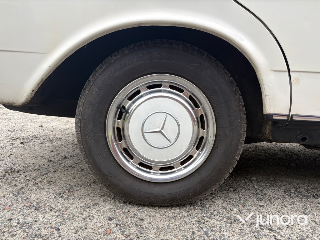 Veteranbil Mercedes-Benz 123/200