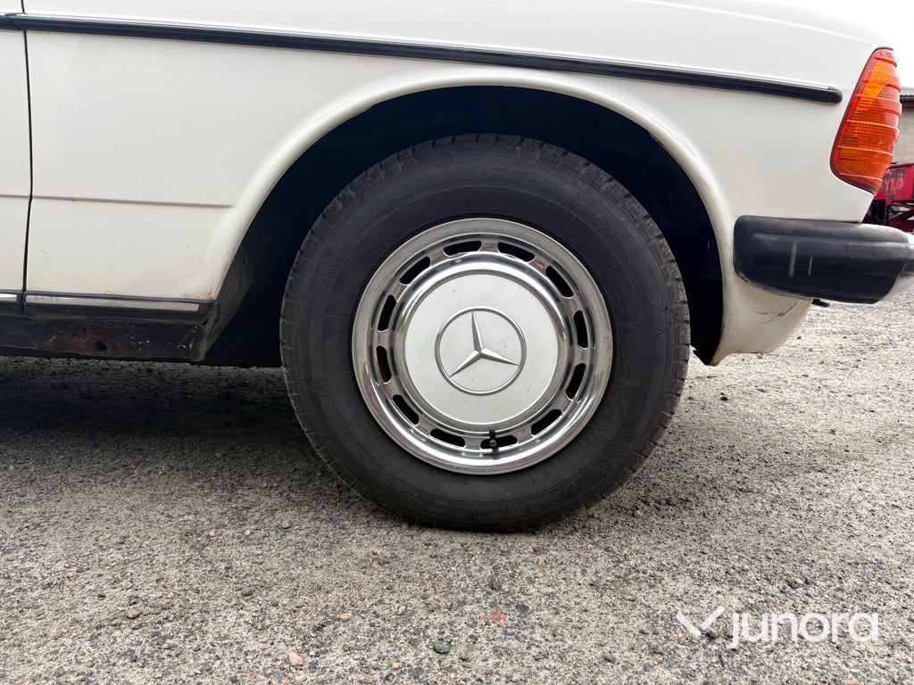 Veteranbil Mercedes-Benz 123/200